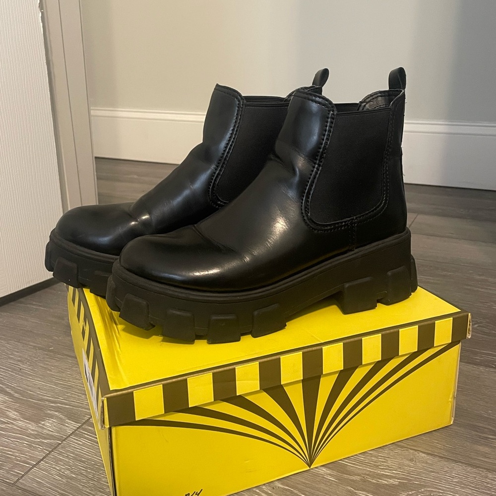 Circus by Sam Edelman Black Chunky Chelsea Boots